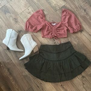 Blue Rain Tiered Olive Mini Skirt Size Medium
Lined with a zipper back